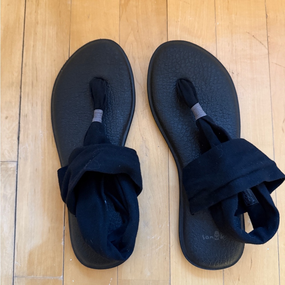 Sanuk sandals, great condition